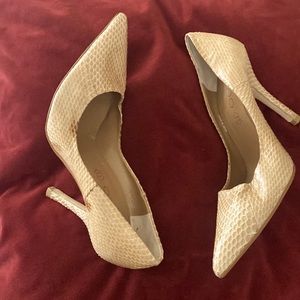 Good shape no scratches except for the bottom soles